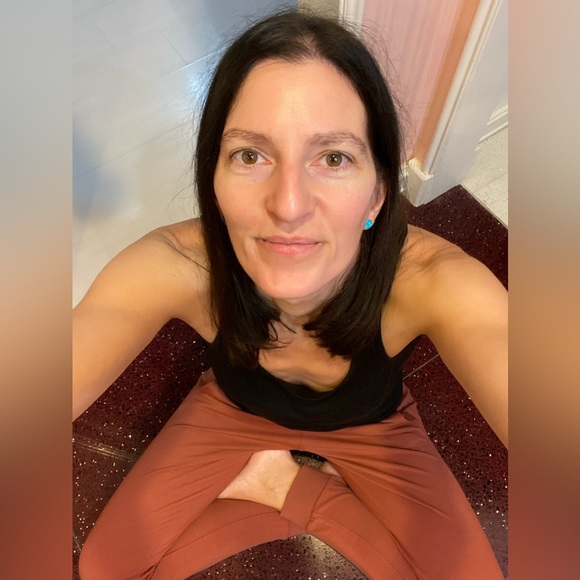 Welcome to Posher Jo's Closet! - Picture 2 of 16